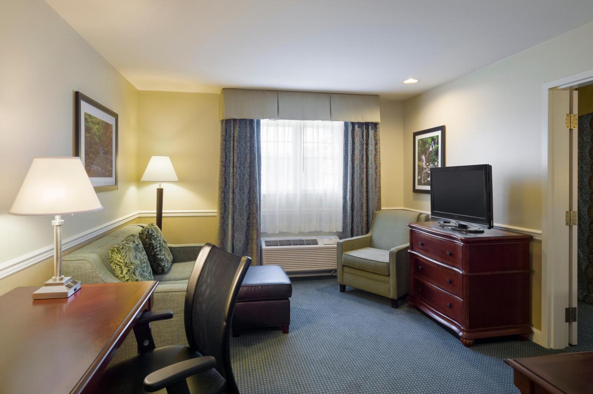 Pine Barn Hotel 3*